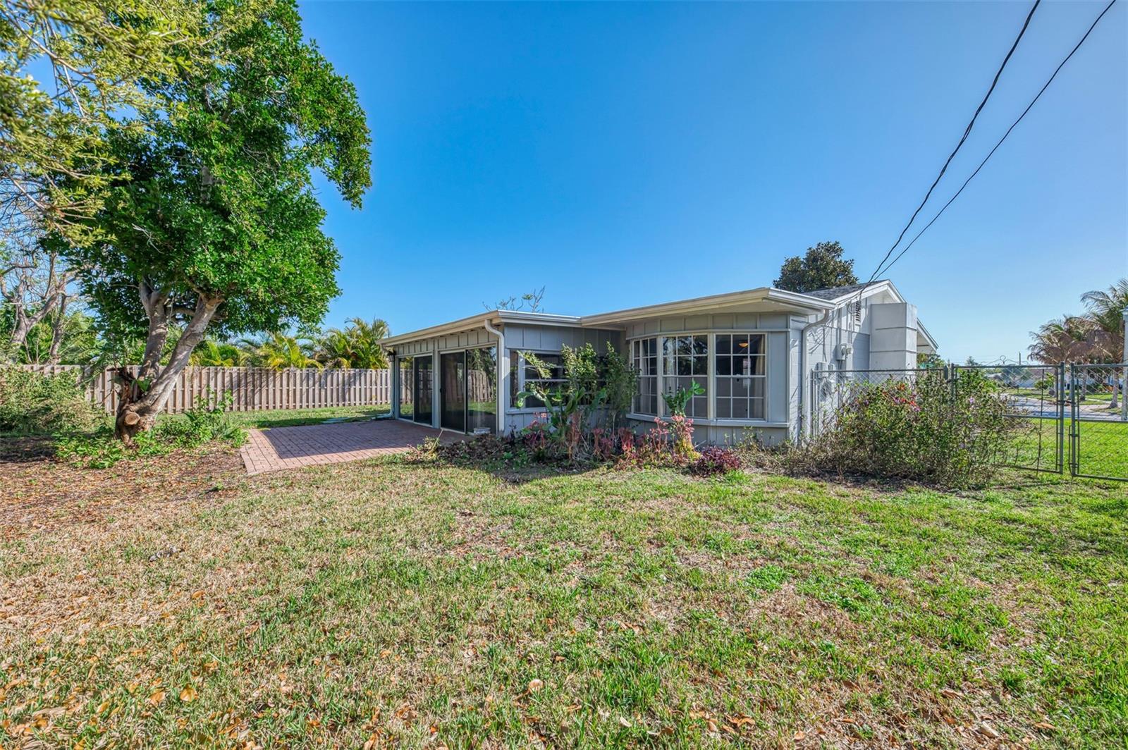 6742 BOWLINE DR, SARASOTA, FL — photo 37