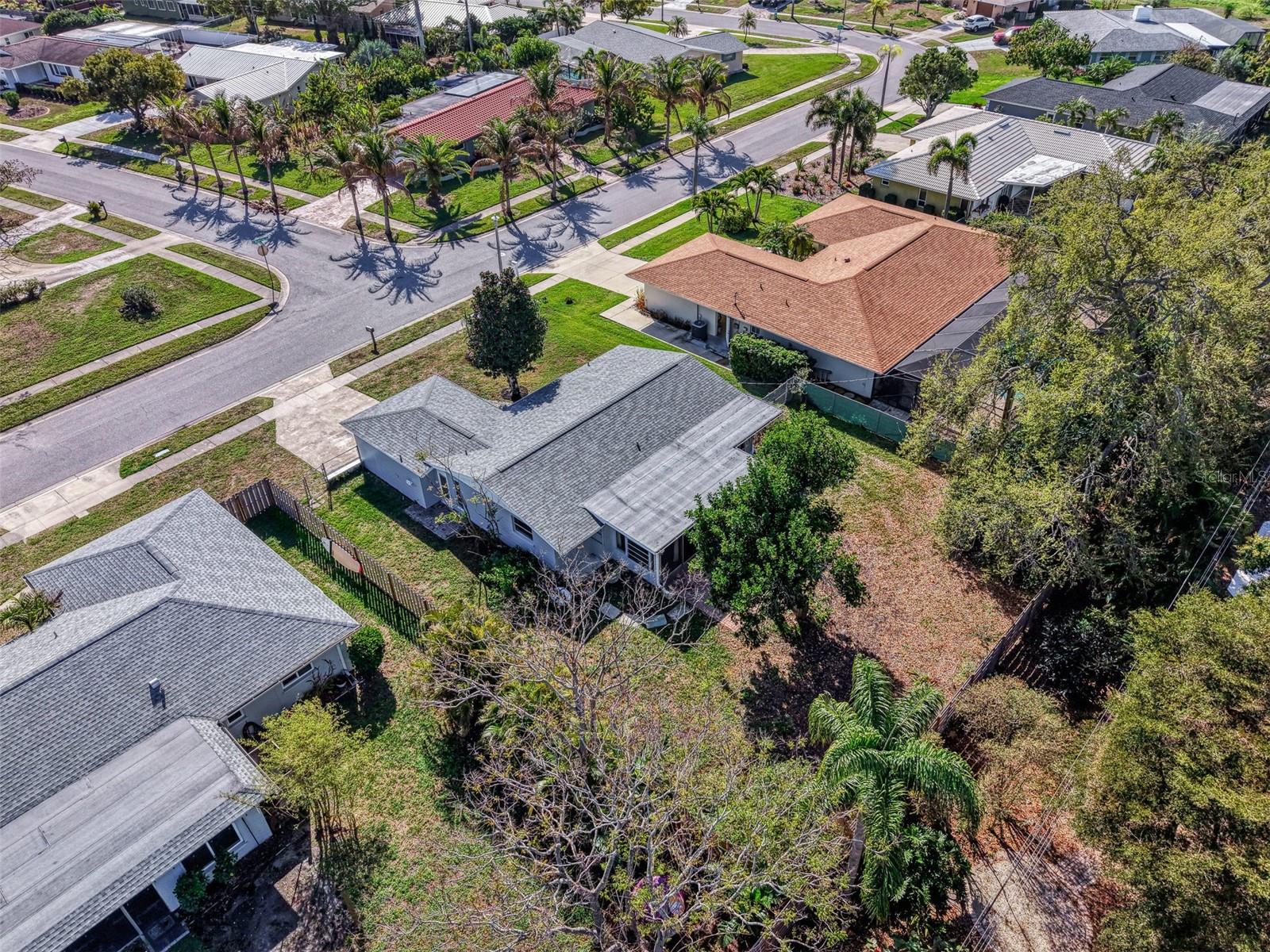 6742 BOWLINE DR, SARASOTA, FL — photo 42