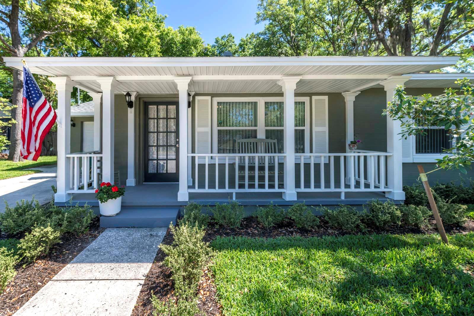 1210 N DONNELLY ST, MOUNT DORA, FL