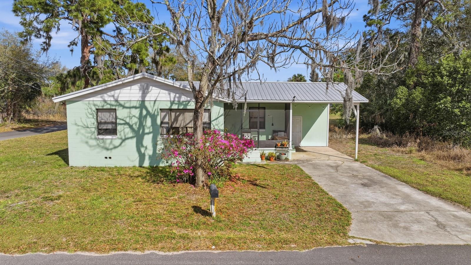 2627 MYRTLE AVE, MIMS, FL