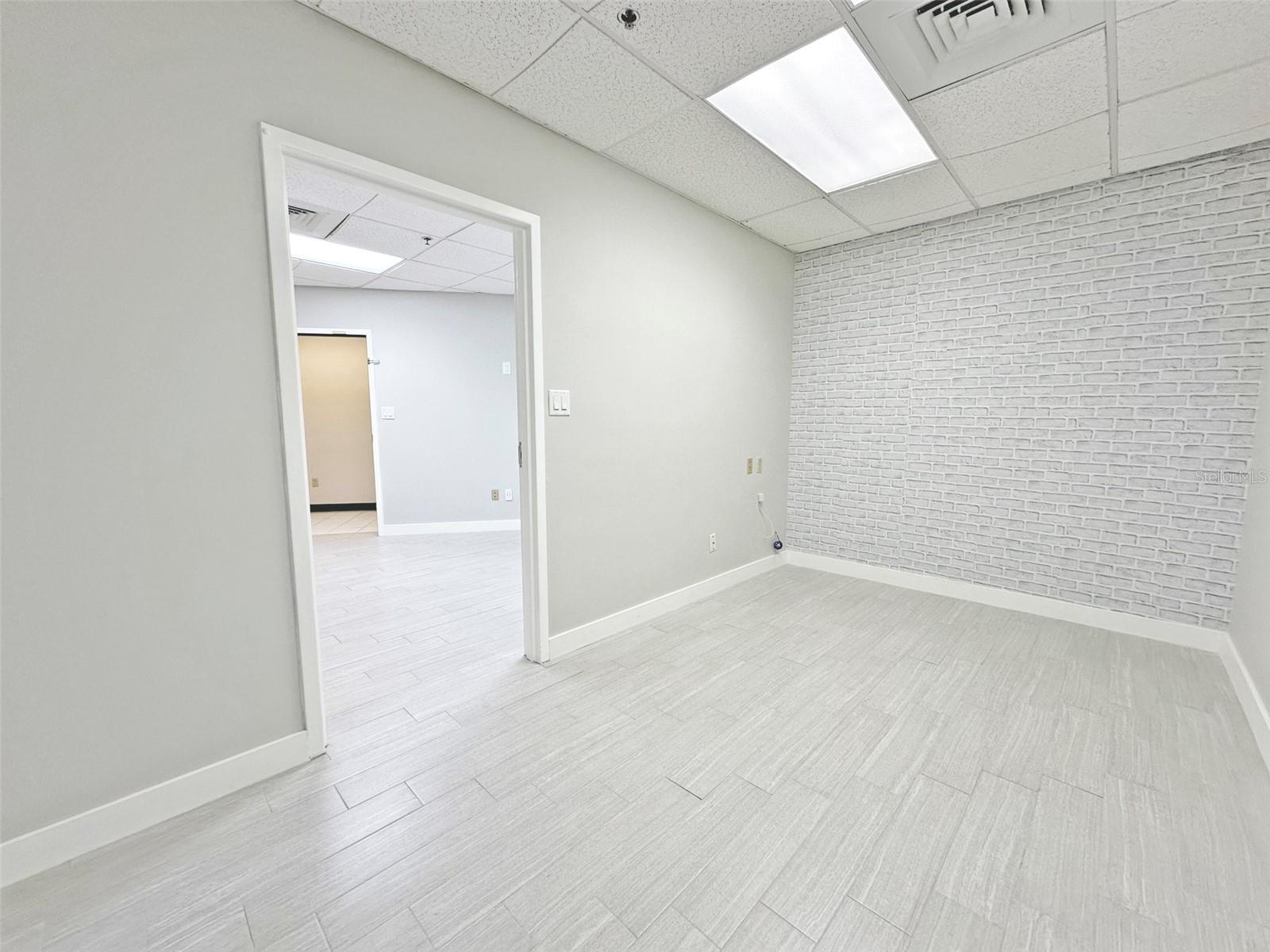 7802 KINGSPOINTE PKWY #210, ORLANDO, FL — photo 8