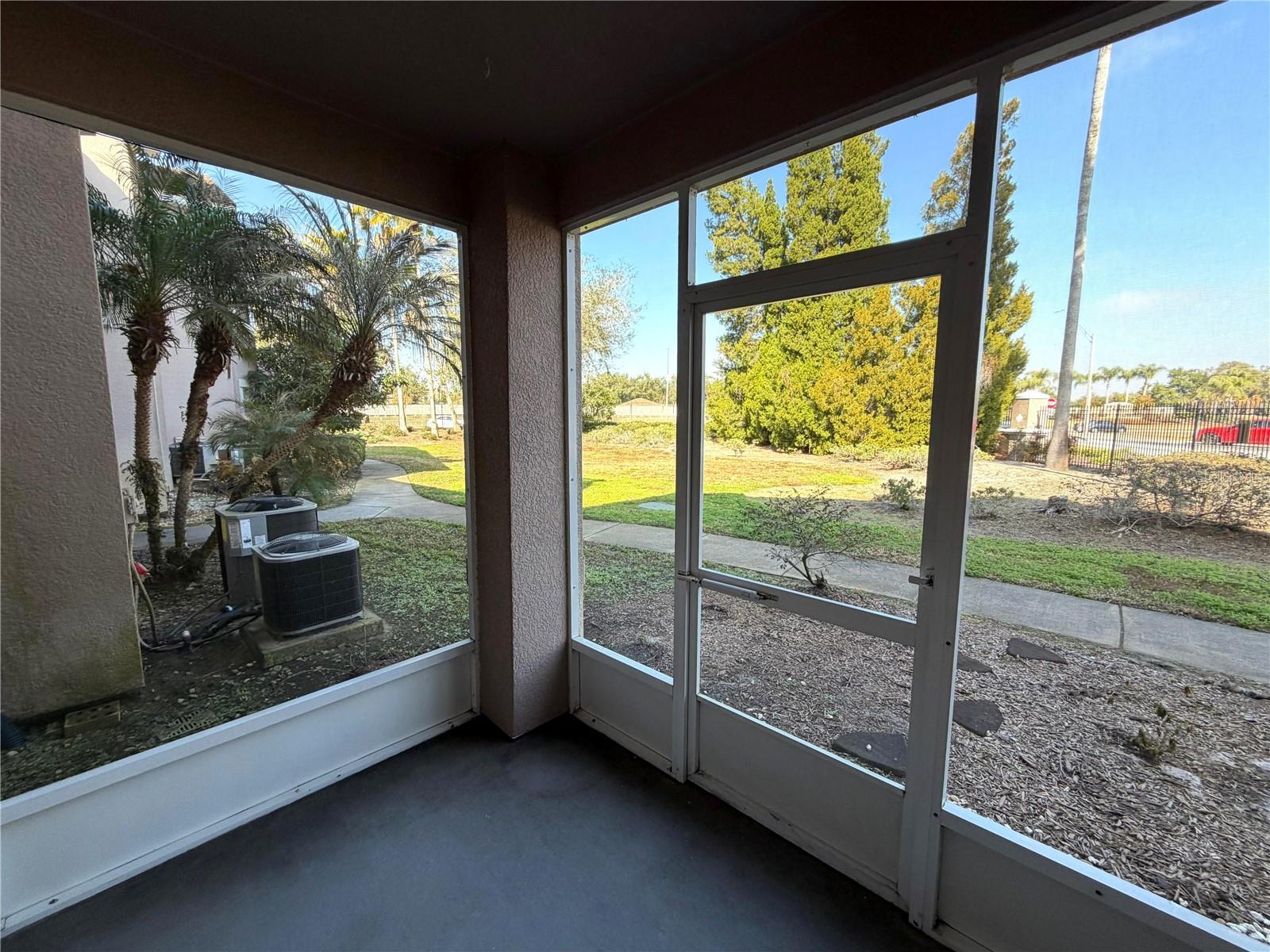 18022 VILLA CREEK DR #18022, TAMPA, FL — photo 16