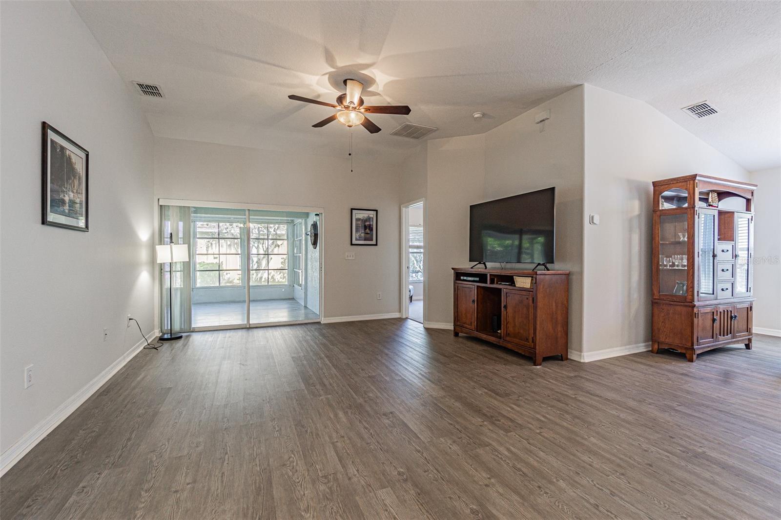 9608 ROLLING CIR, SAN ANTONIO, FL — photo 6