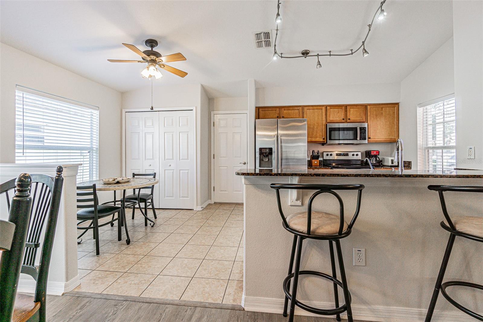 9608 ROLLING CIR, SAN ANTONIO, FL — photo 7