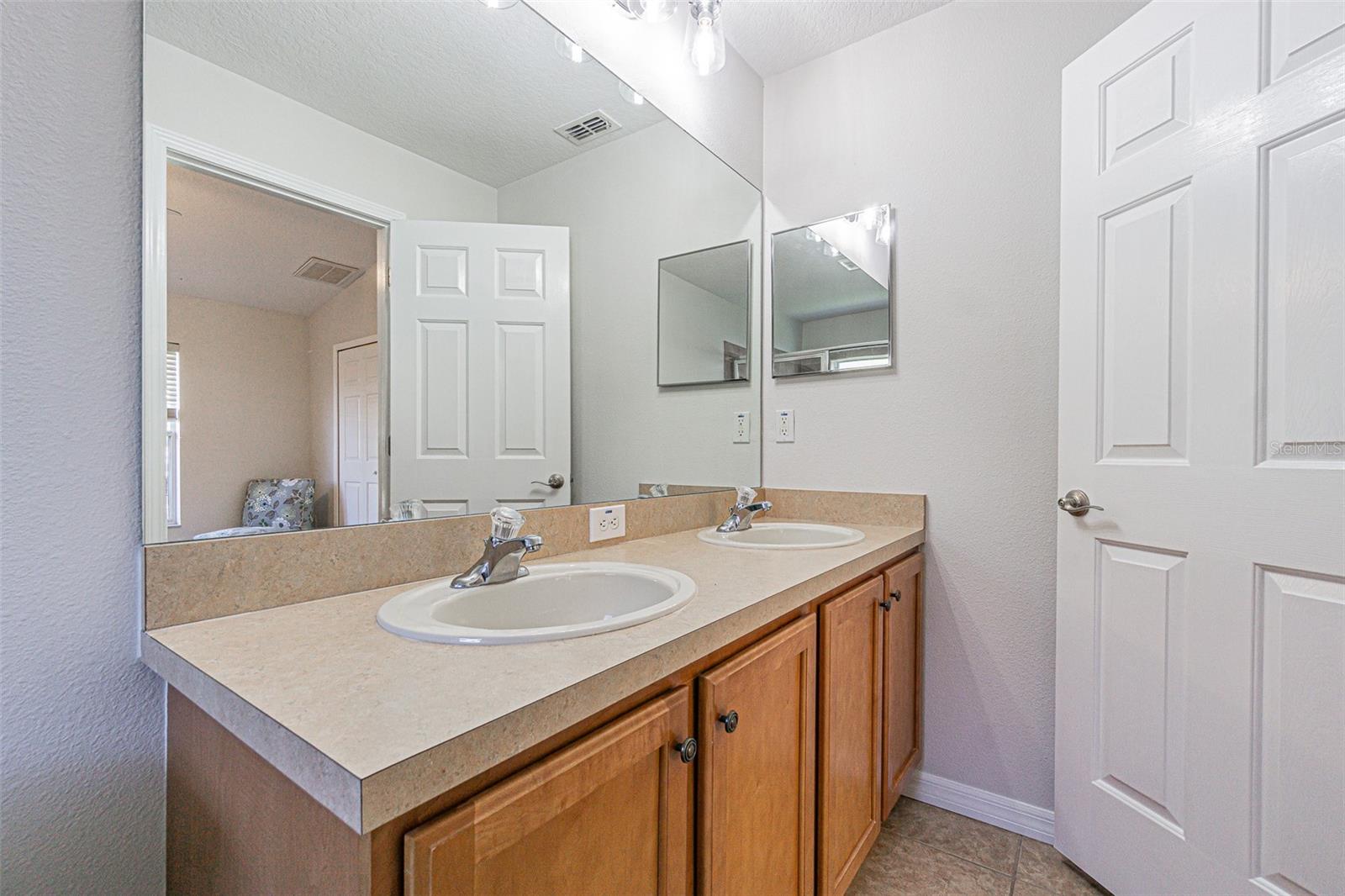9608 ROLLING CIR, SAN ANTONIO, FL — photo 14