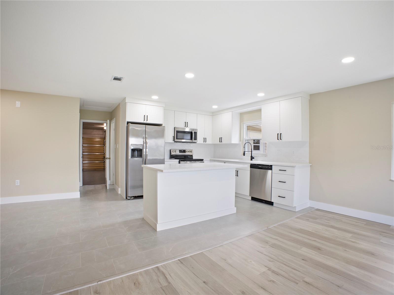 196 W LAKE DAMON DR, AVON PARK, FL — photo 11