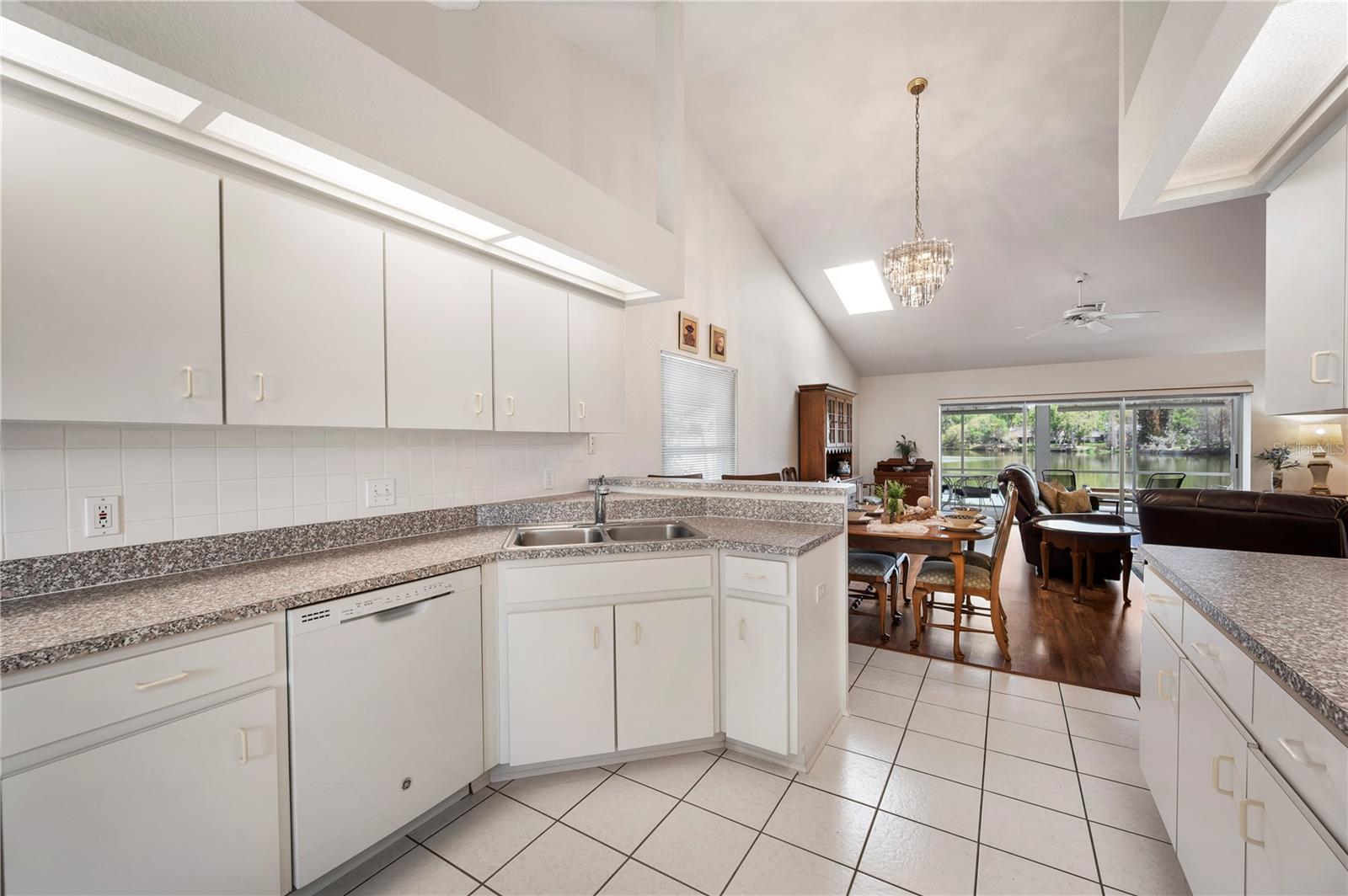 725 PENINSULAR DR, LAKELAND, FL — photo 22