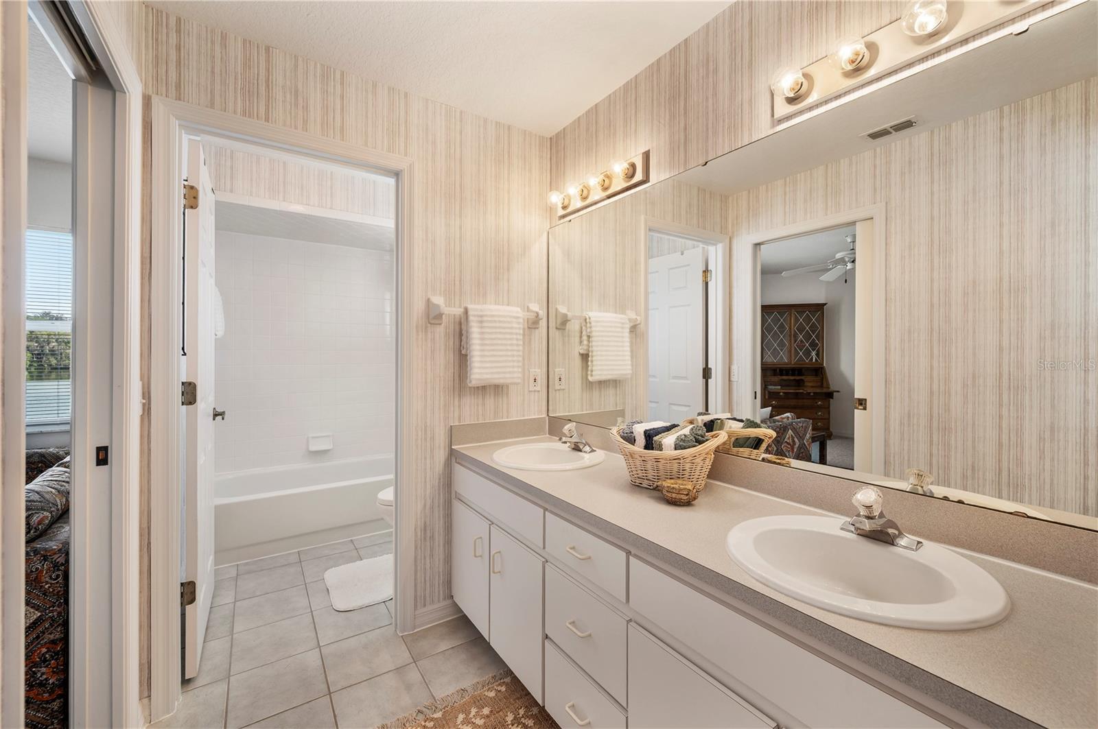 725 PENINSULAR DR, LAKELAND, FL — photo 37