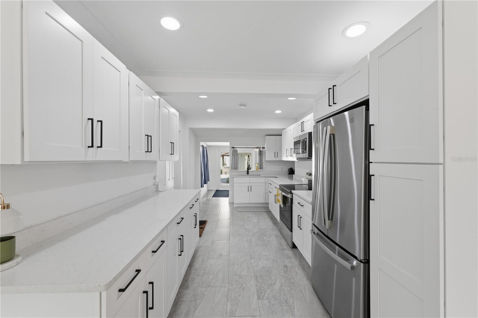 733 61ST AVE NE, ST PETERSBURG, FL — photo 13