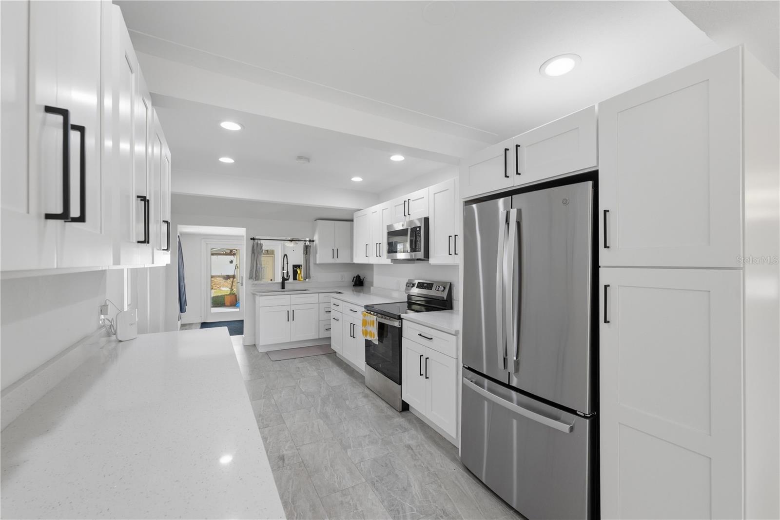 733 61ST AVE NE, ST PETERSBURG, FL — photo 16