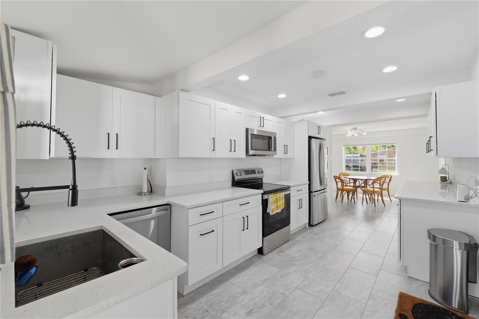 733 61ST AVE NE, ST PETERSBURG, FL — photo 17