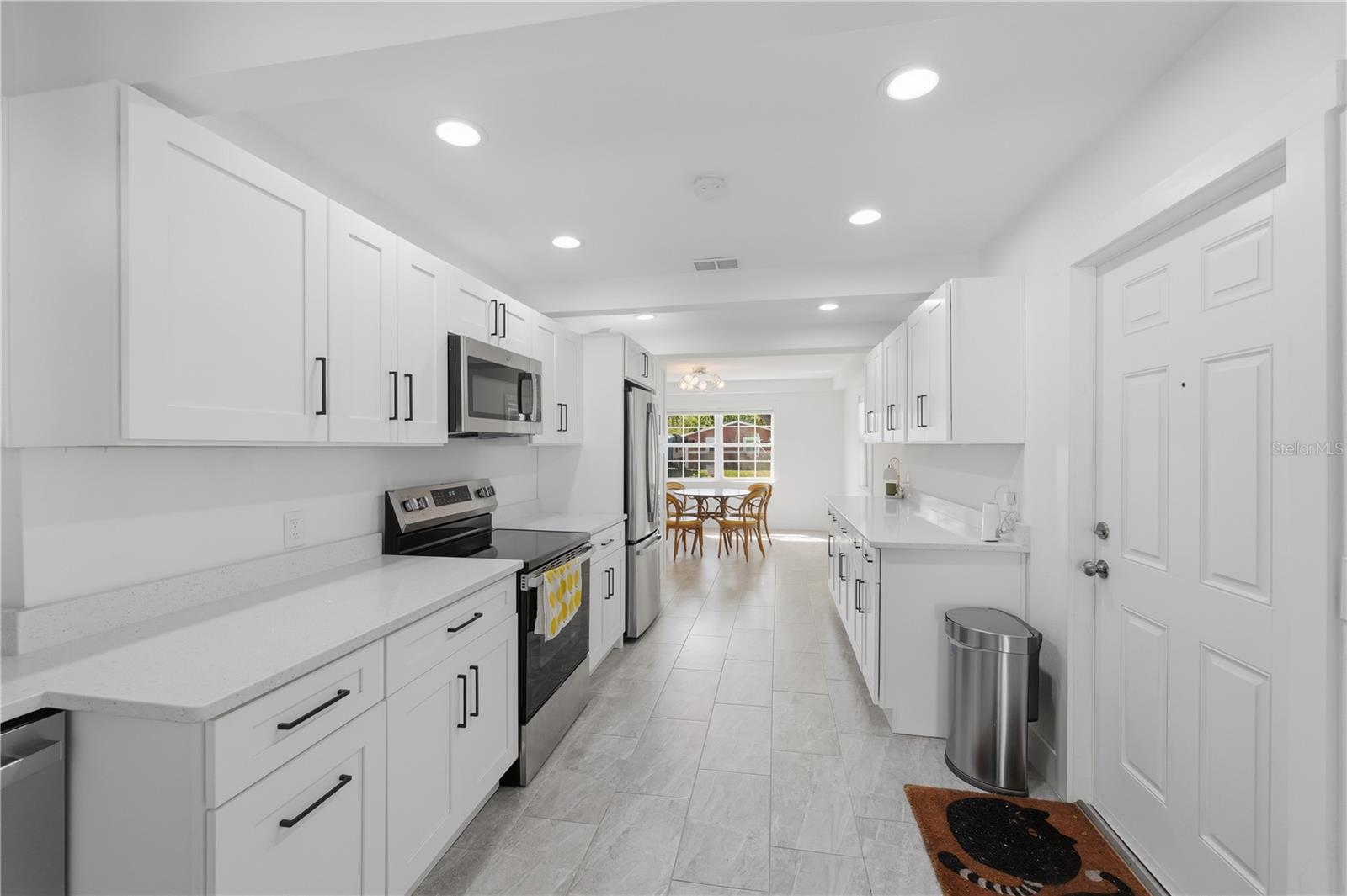733 61ST AVE NE, ST PETERSBURG, FL — photo 18