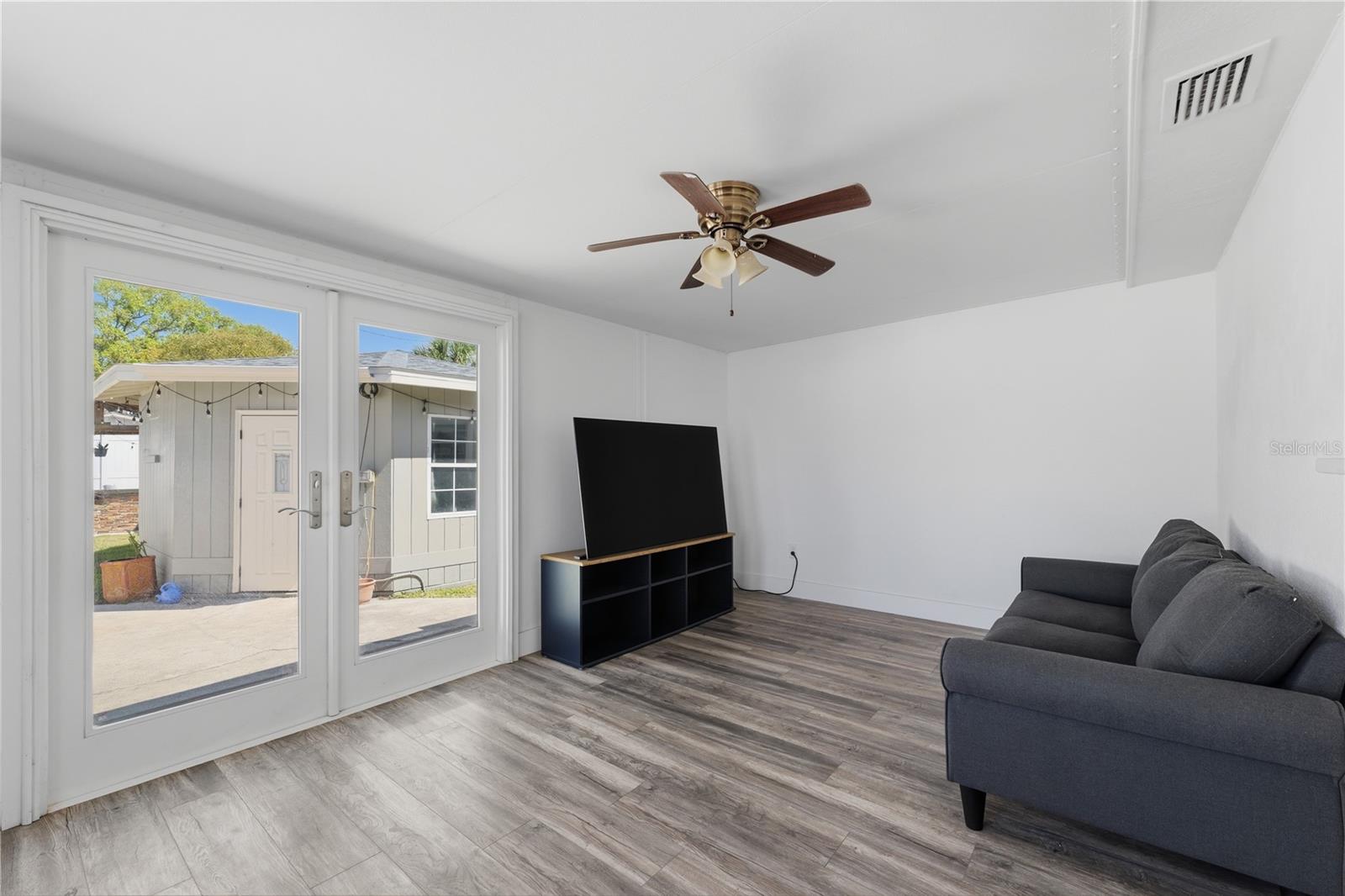733 61ST AVE NE, ST PETERSBURG, FL — photo 22