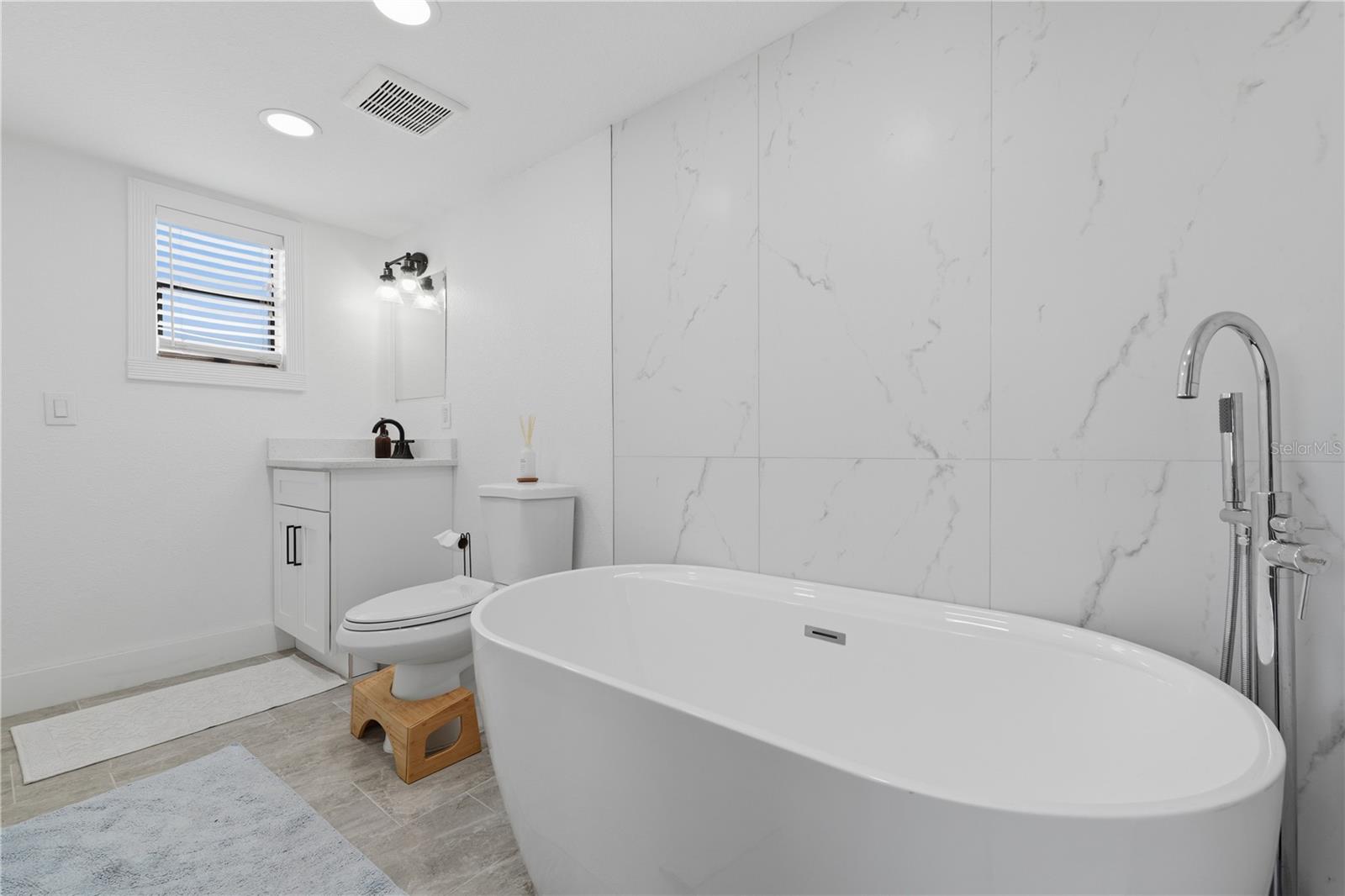 733 61ST AVE NE, ST PETERSBURG, FL — photo 33