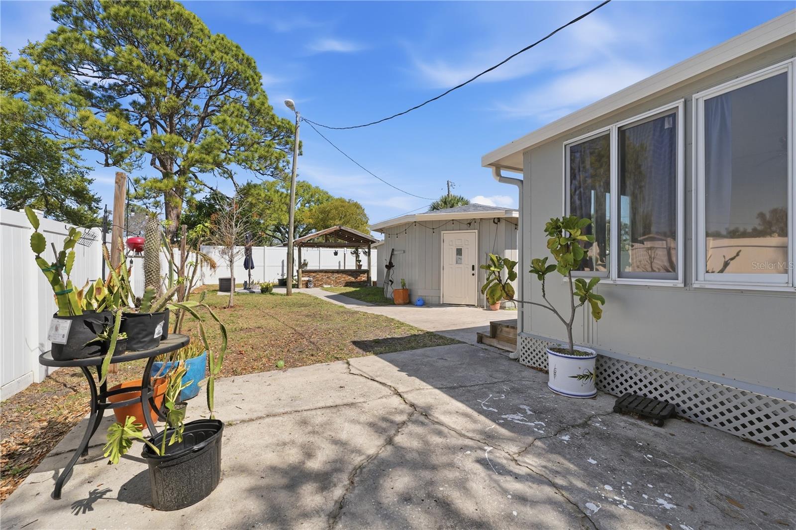 733 61ST AVE NE, ST PETERSBURG, FL — photo 43