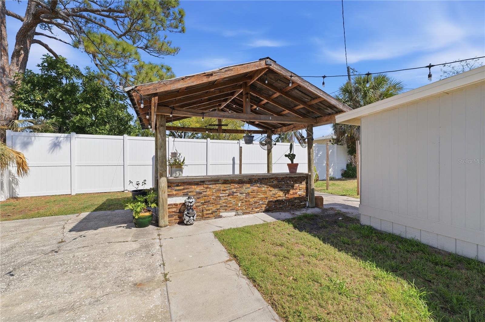 733 61ST AVE NE, ST PETERSBURG, FL — photo 47