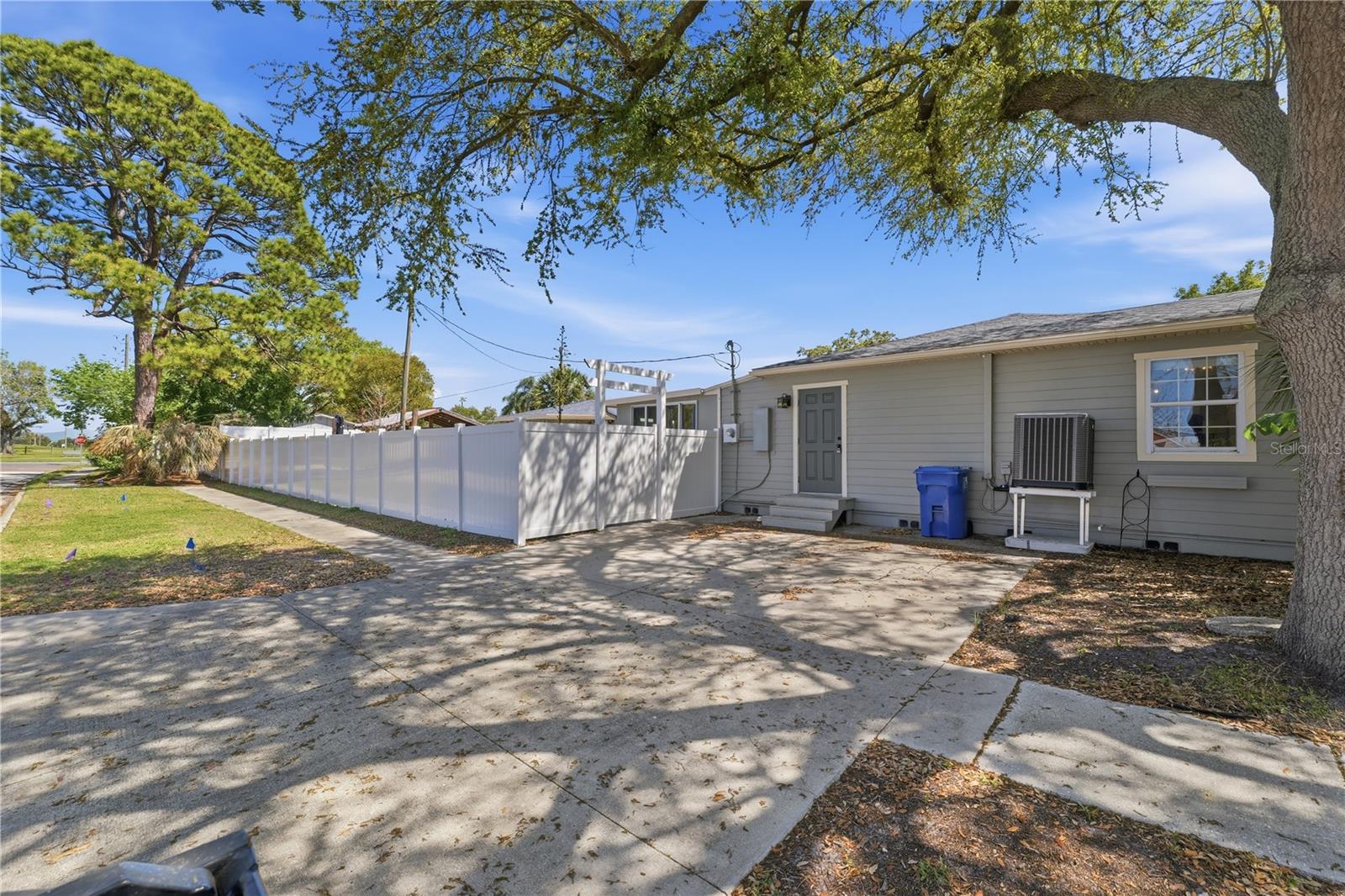 733 61ST AVE NE, ST PETERSBURG, FL — photo 48