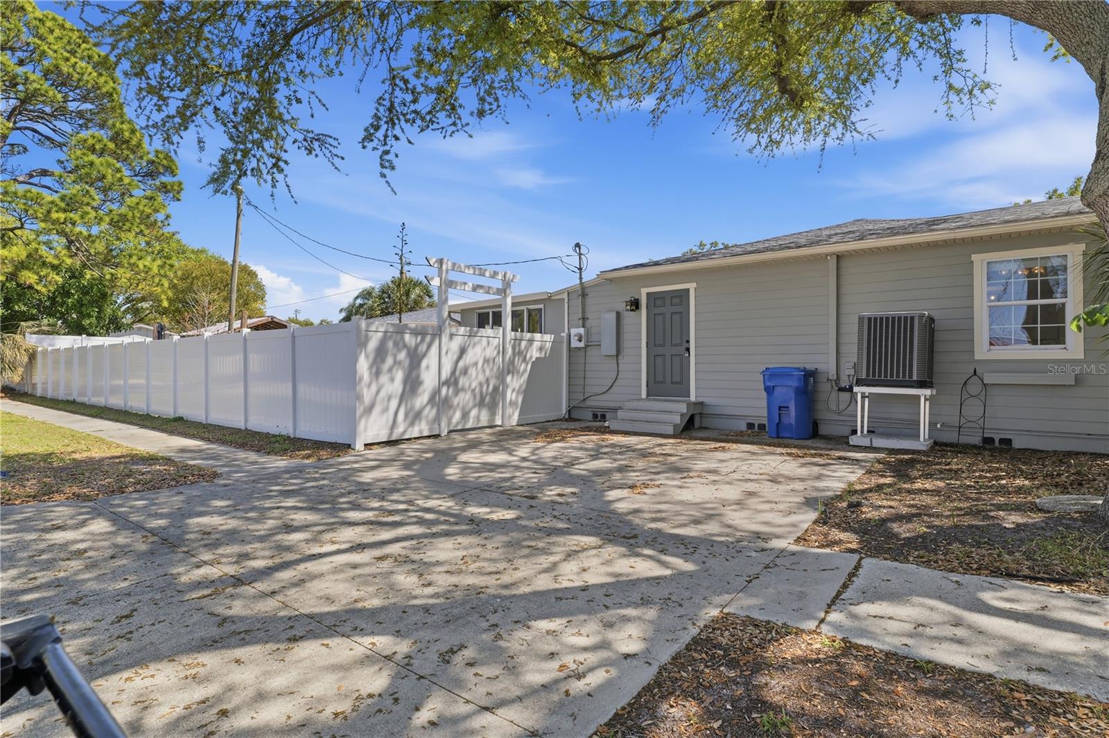 733 61ST AVE NE, ST PETERSBURG, FL — photo 49
