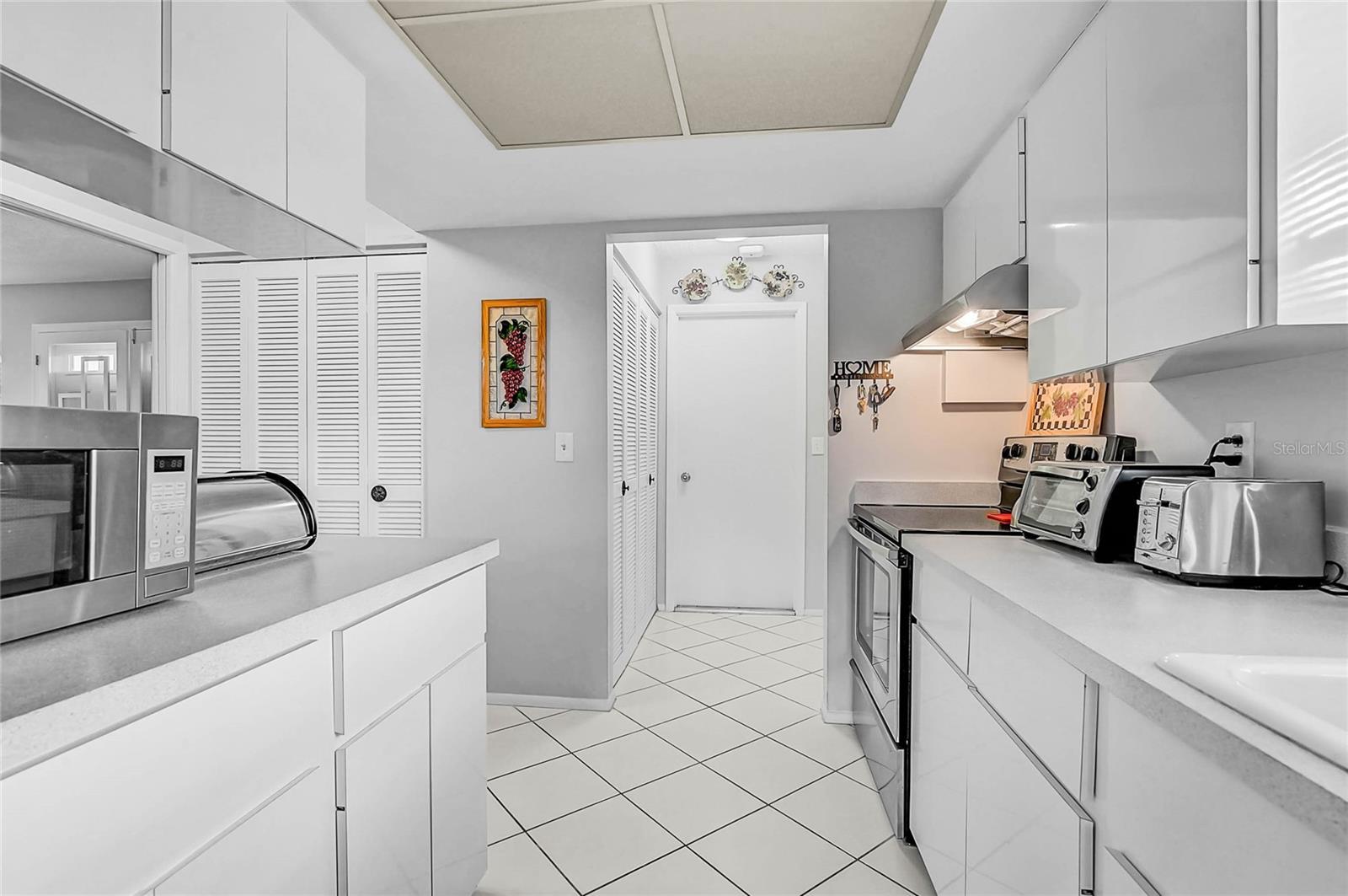 7128 W COUNTRY CLUB DR N, SARASOTA, FL — photo 9
