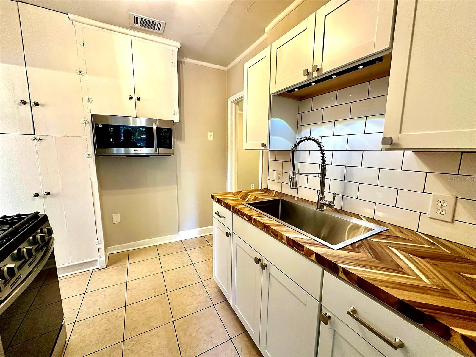 1030 NE 1ST AVE, GAINESVILLE, FL — photo 10