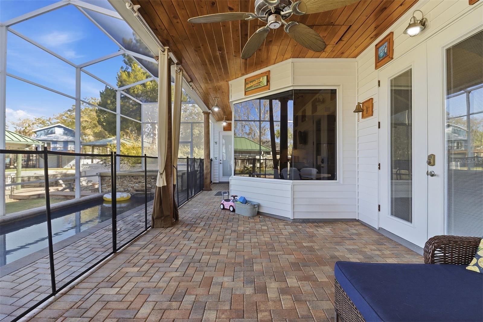 300 NW 12TH AVE, CRYSTAL RIVER, FL — photo 21