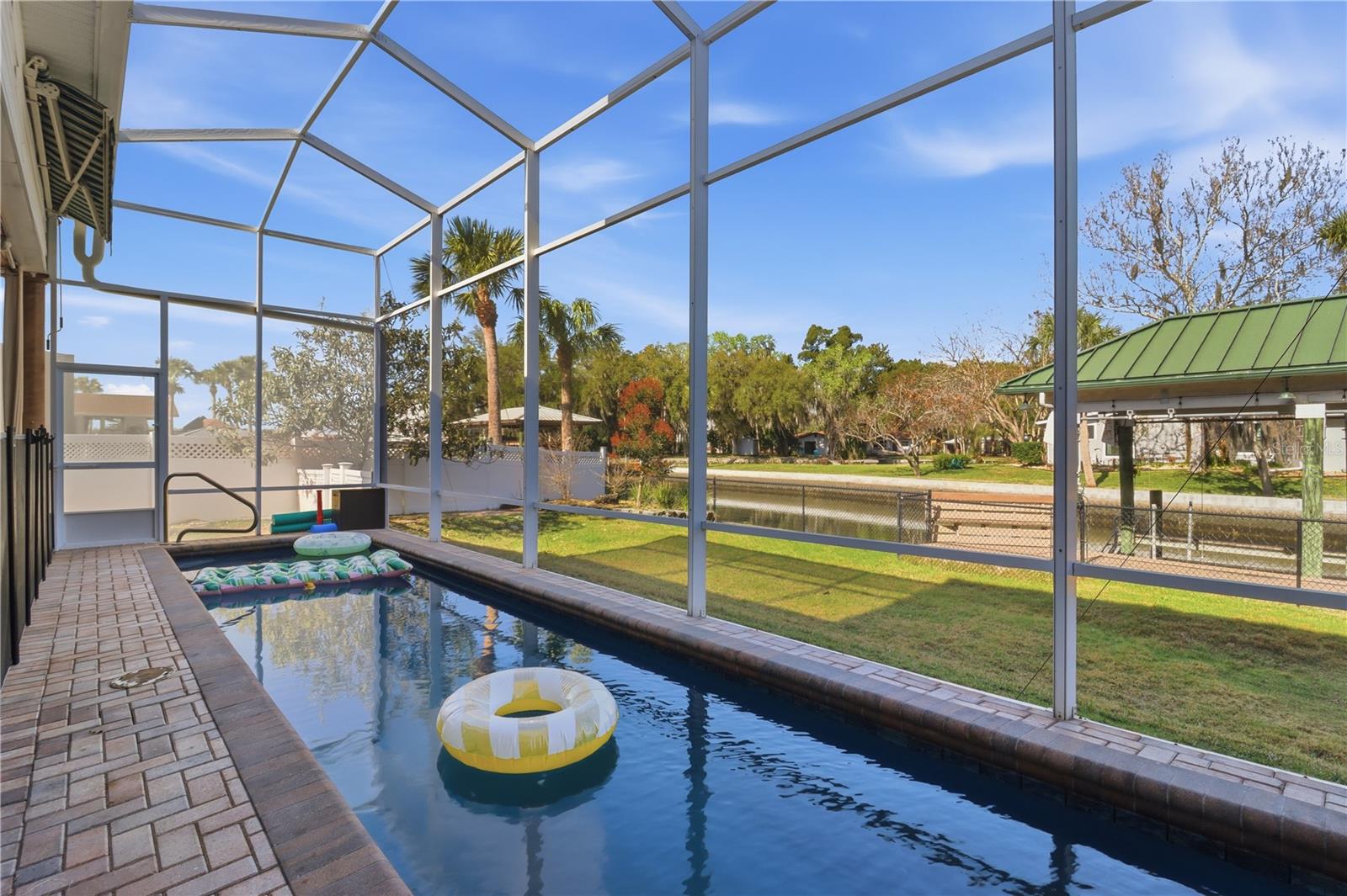 300 NW 12TH AVE, CRYSTAL RIVER, FL — photo 23
