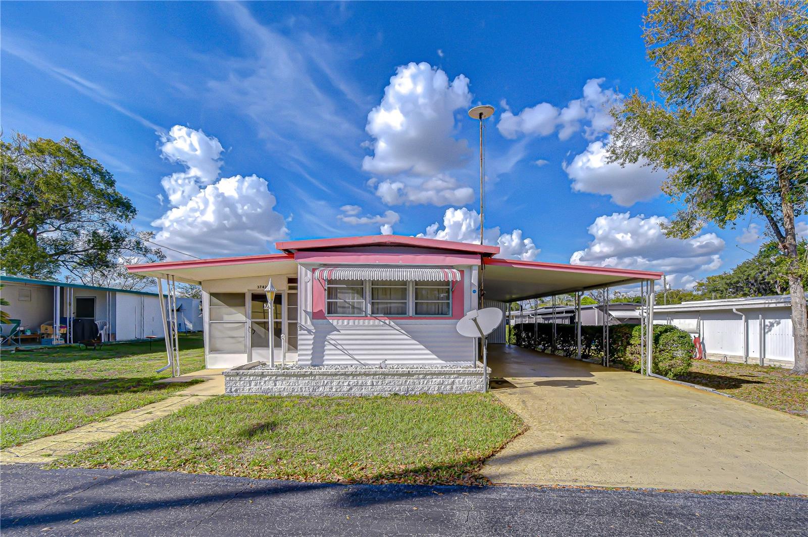 37427 HAMMOND DR, ZEPHYRHILLS, FL