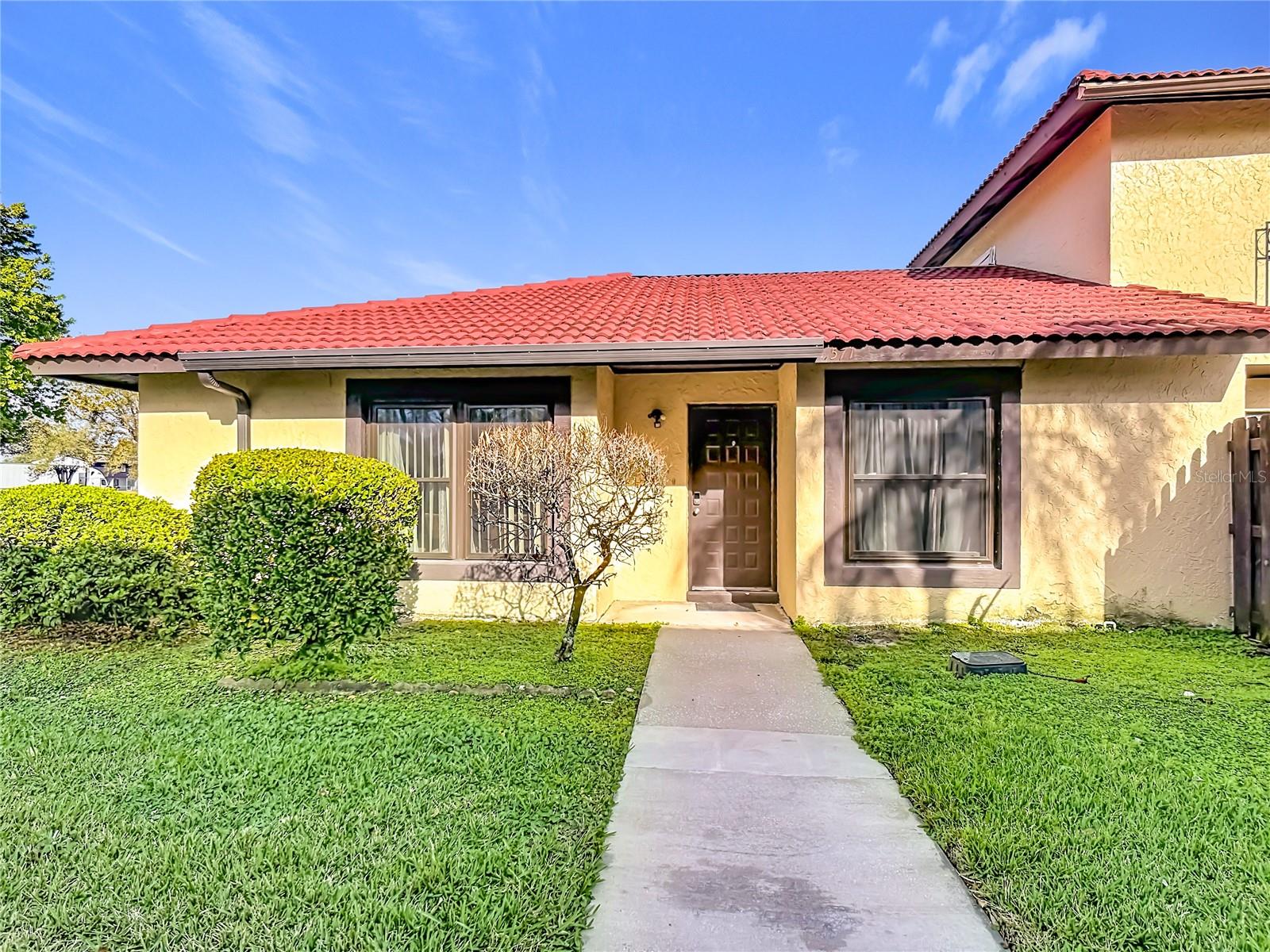 571 HUNTER CIR, KISSIMMEE, FL