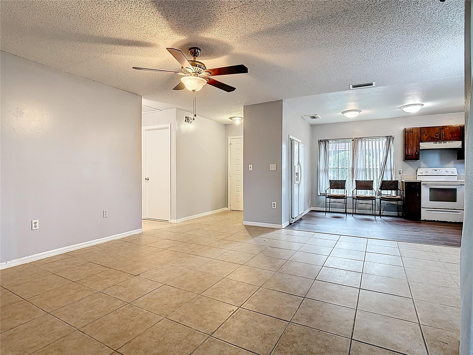 571 HUNTER CIR, KISSIMMEE, FL — photo 7