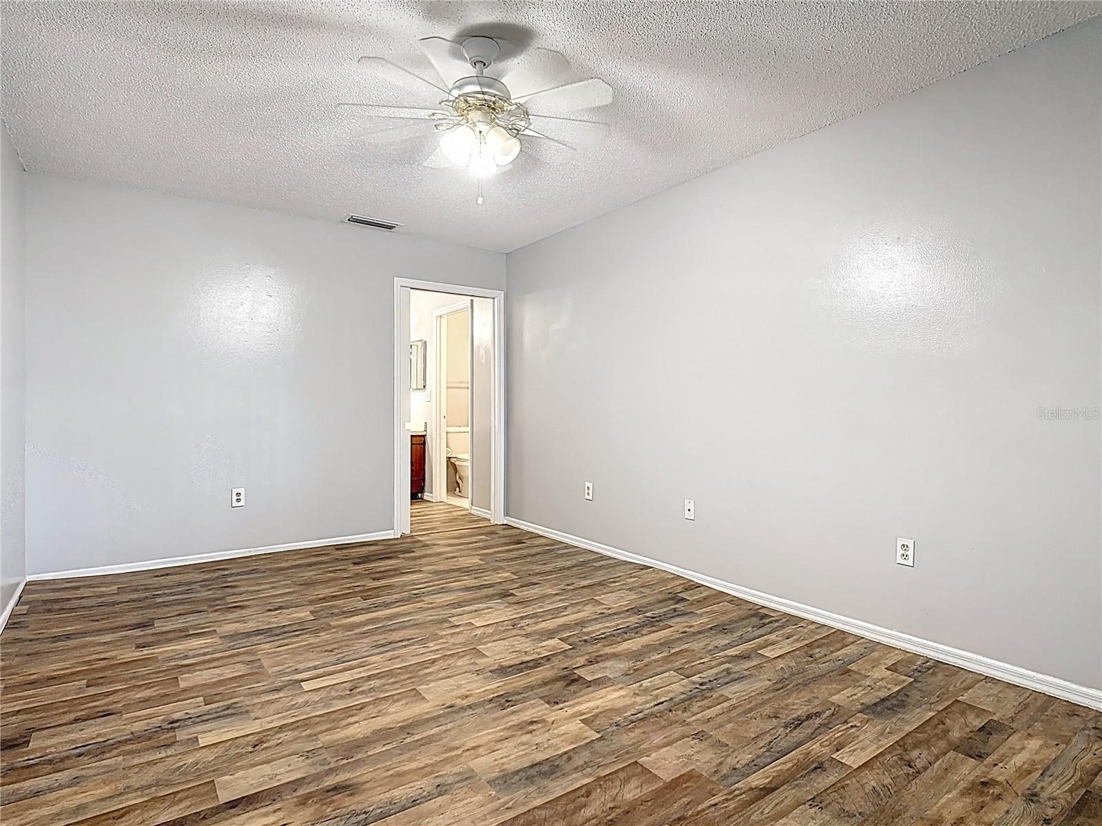 571 HUNTER CIR, KISSIMMEE, FL — photo 15