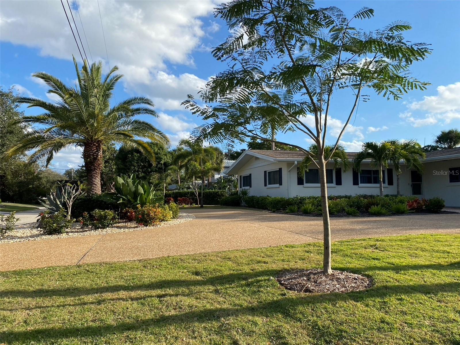 814 PARADISE WAY, SARASOTA, FL — photo 2