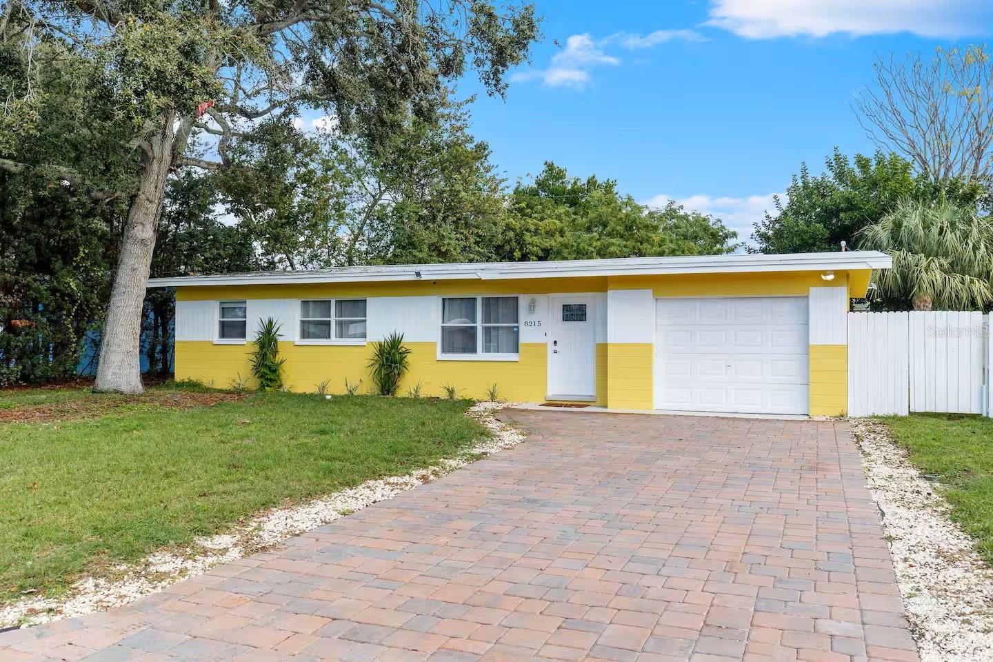 8215 QUAIL RD, SEMINOLE, FL