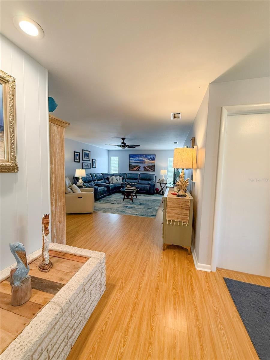2058 NURSERY RD, CLEARWATER, FL — photo 32