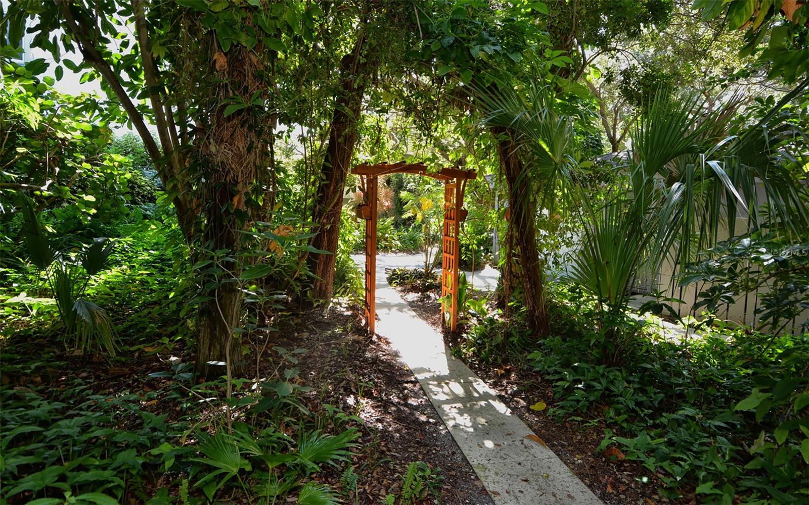 1200 EAST PEPPERTREE LANE #302, SARASOTA, FL — photo 29