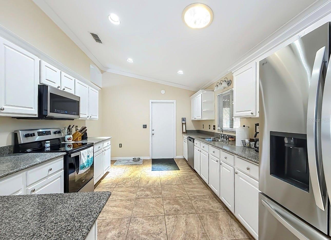 9845 SE 138TH LOOP, SUMMERFIELD, FL — photo 12