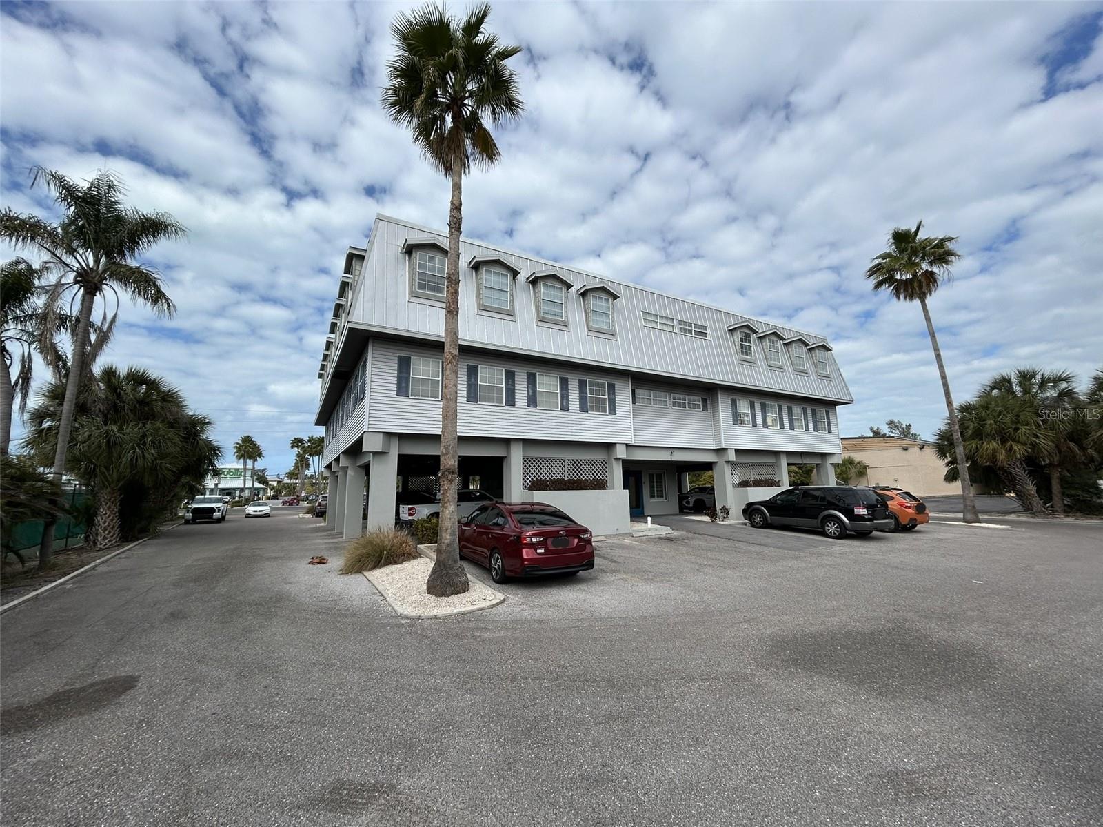 3909 E BAY DR #115, HOLMES BEACH, FL — photo 2