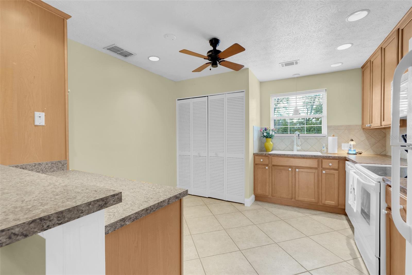 4224 LAKE UNDERHILL RD #8B8, ORLANDO, FL — photo 16