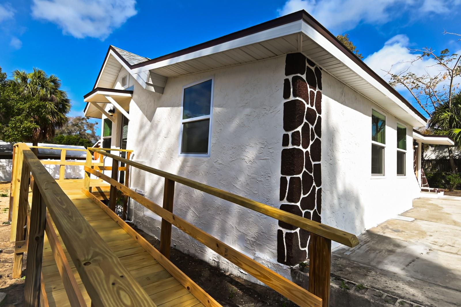 426 S DISSTON AVE, TARPON SPRINGS, FL — photo 9