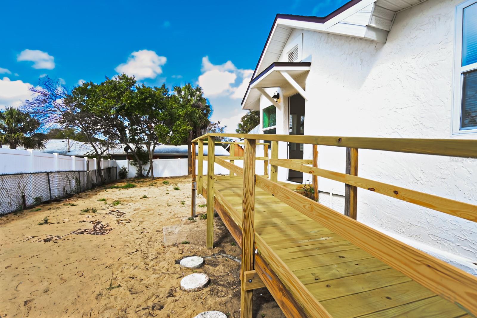 426 S DISSTON AVE, TARPON SPRINGS, FL — photo 10