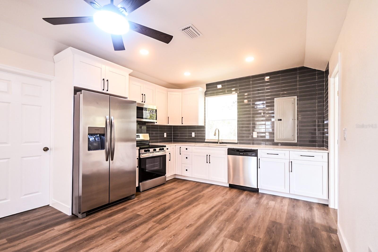 426 S DISSTON AVE, TARPON SPRINGS, FL — photo 14