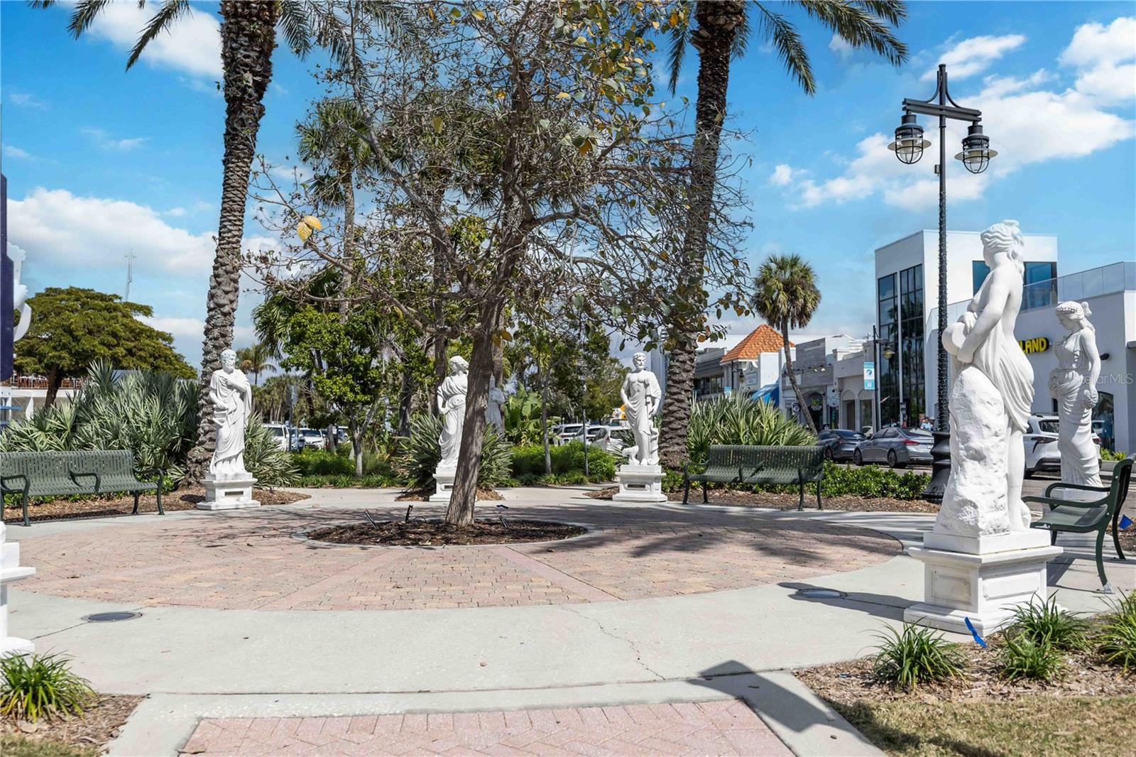 132 GRANT DR, SARASOTA, FL — photo 45