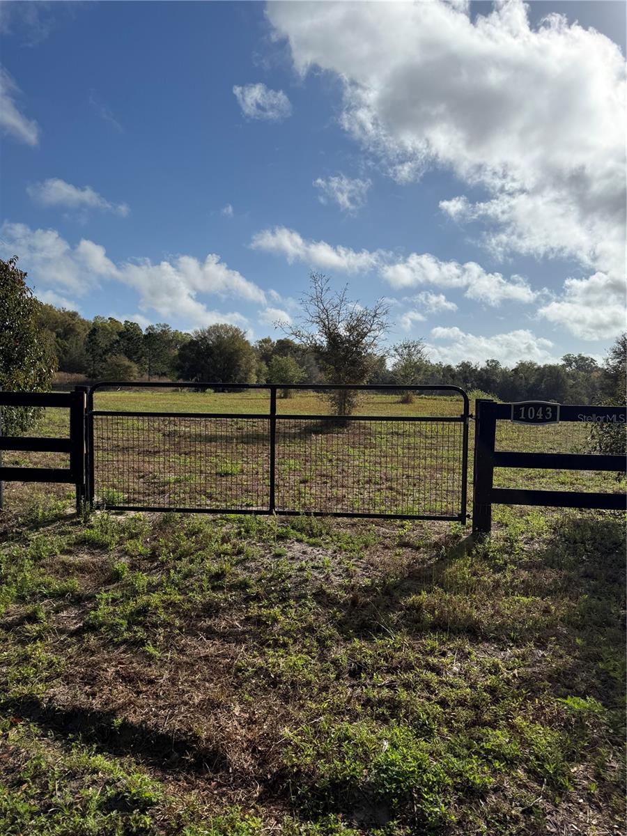 1043 HAZEN RD, DELAND, FL