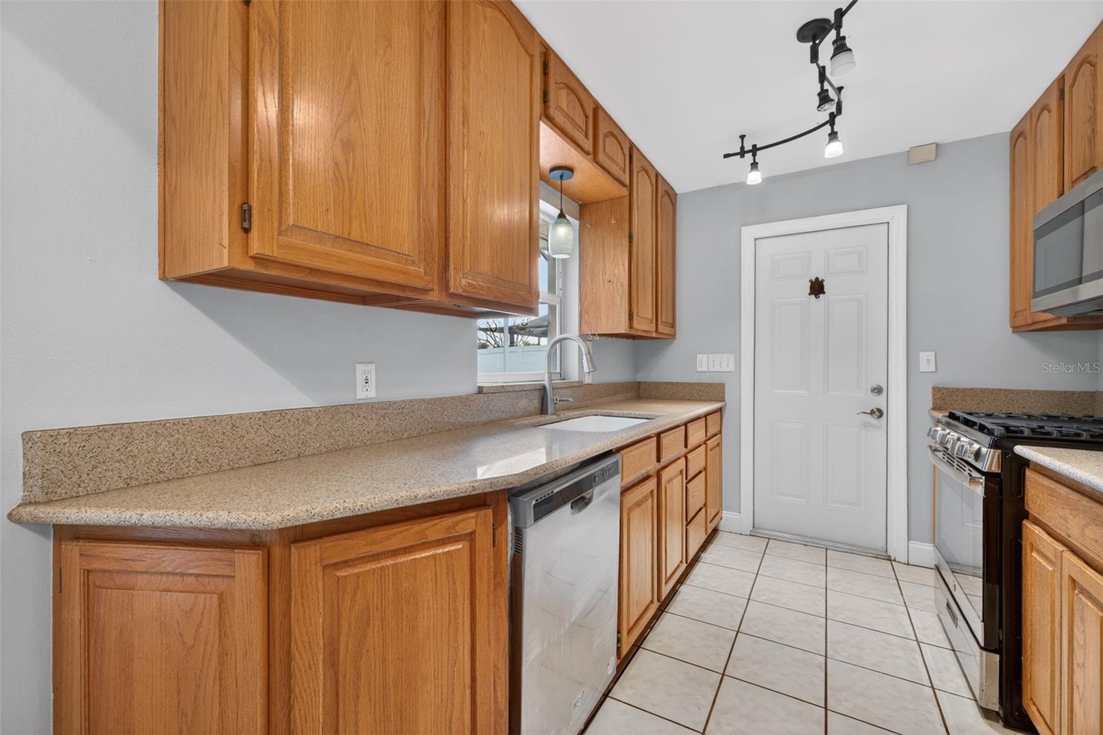 1414 85TH AVE N, ST PETERSBURG, FL — photo 10