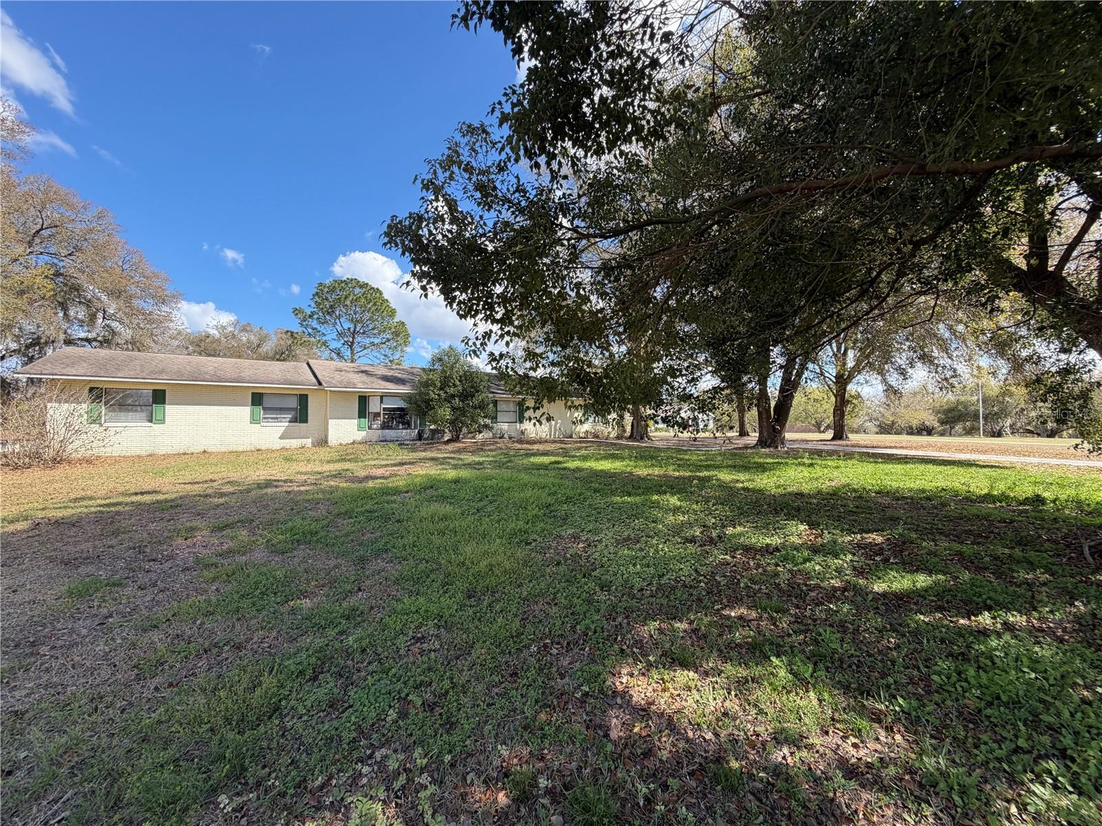 39106 GRAYS AIRPORT RD, LADY LAKE, FL