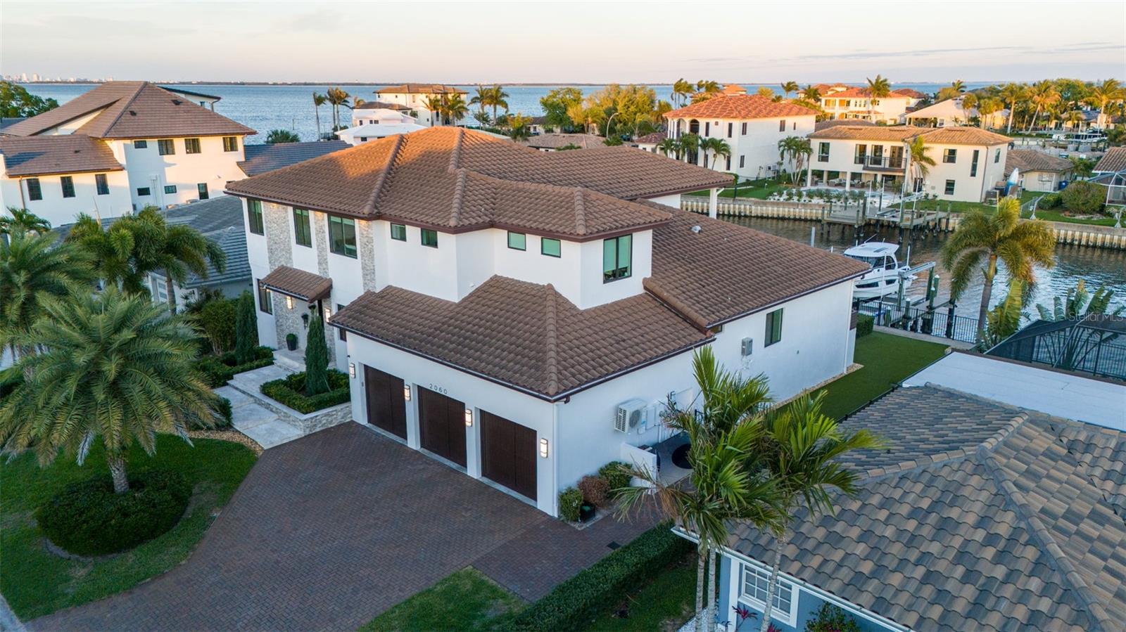 2060 ILLINOIS AVE NE, ST PETERSBURG, FL — photo 48
