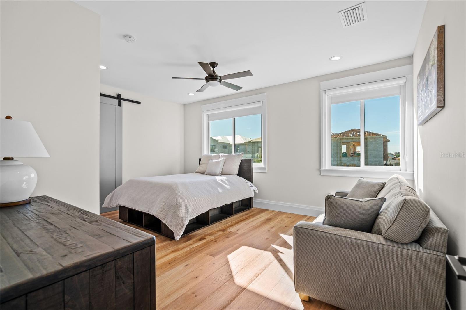 2060 ILLINOIS AVE NE, ST PETERSBURG, FL — photo 76