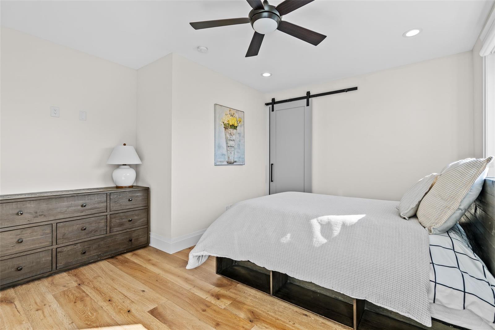 2060 ILLINOIS AVE NE, ST PETERSBURG, FL — photo 77