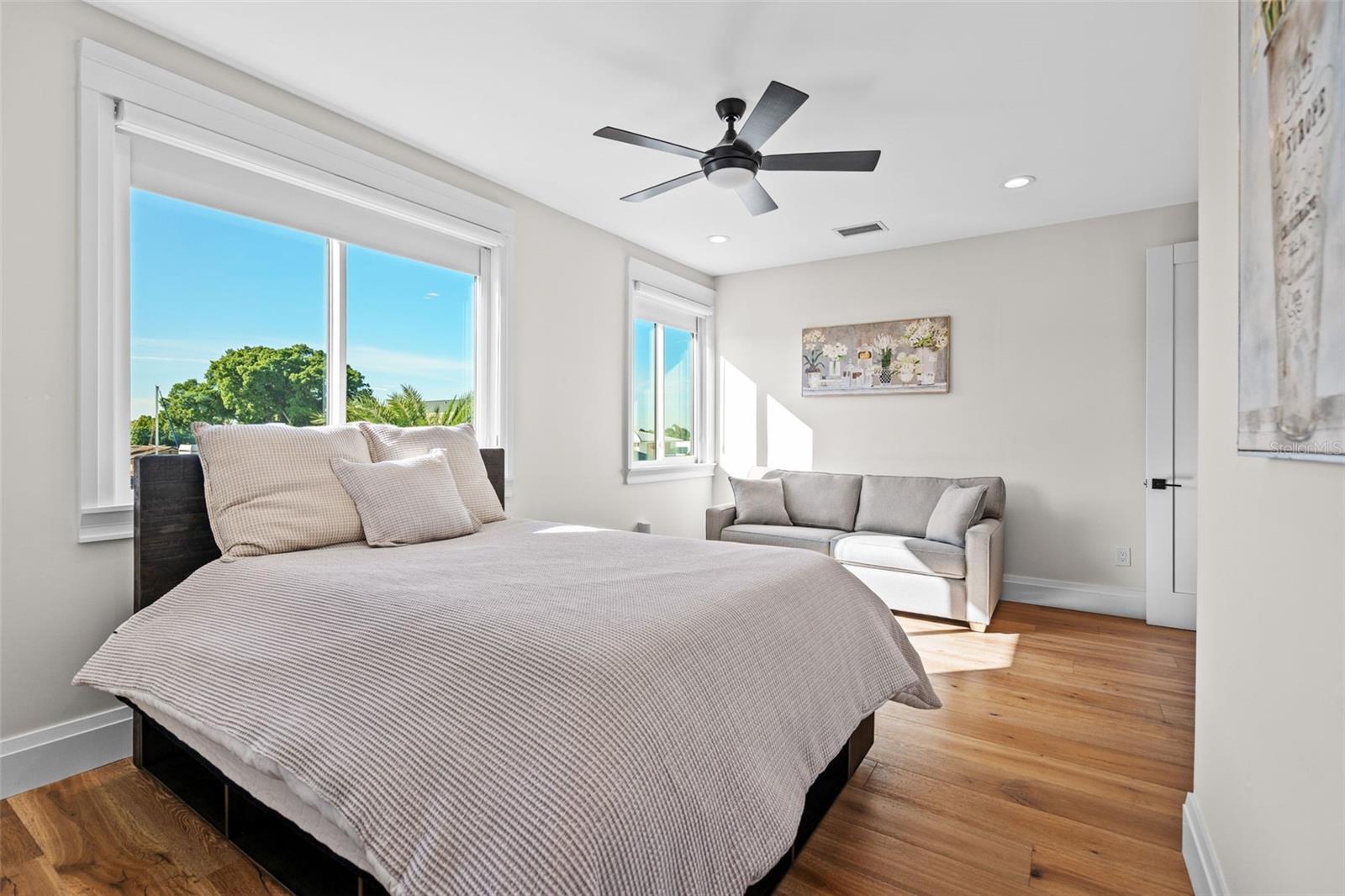 2060 ILLINOIS AVE NE, ST PETERSBURG, FL — photo 78