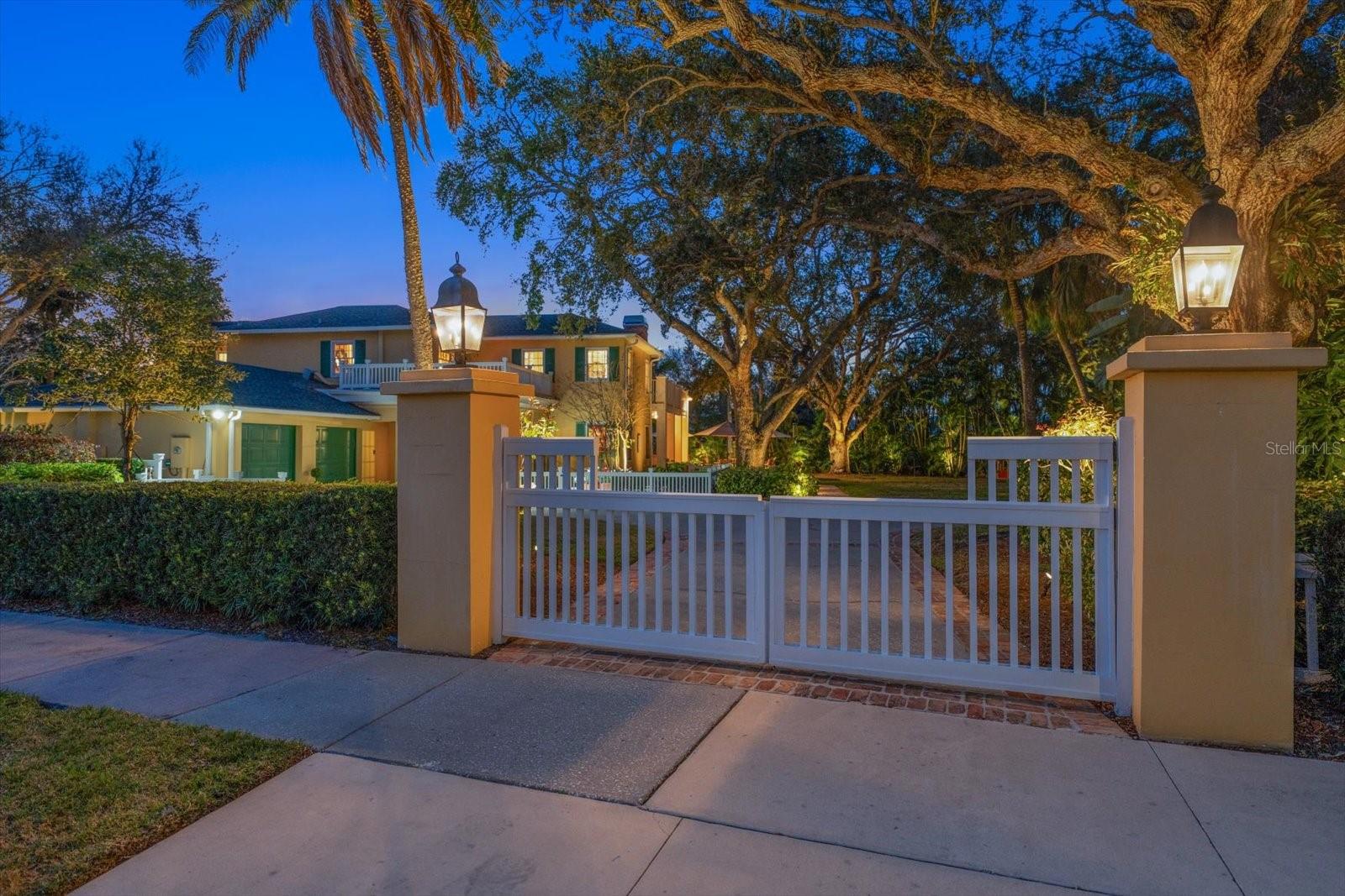 100 SARASOTA RD, BELLEAIR, FL — photo 56