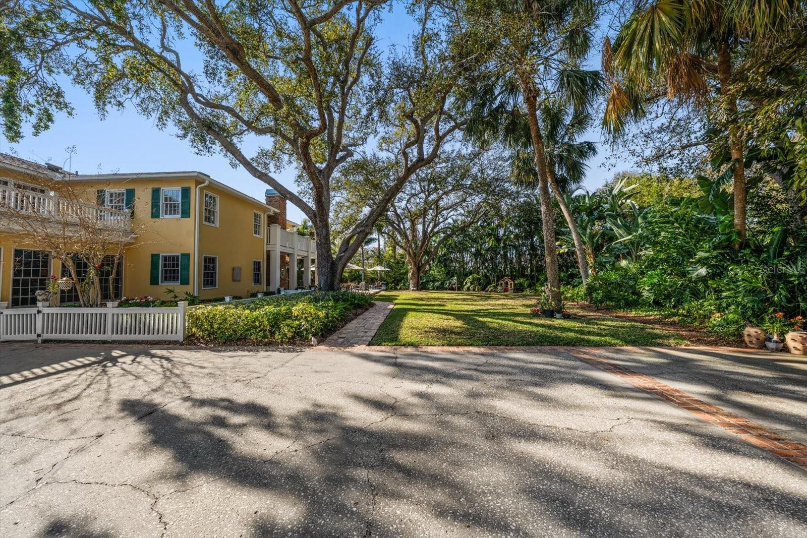 100 SARASOTA RD, BELLEAIR, FL — photo 72